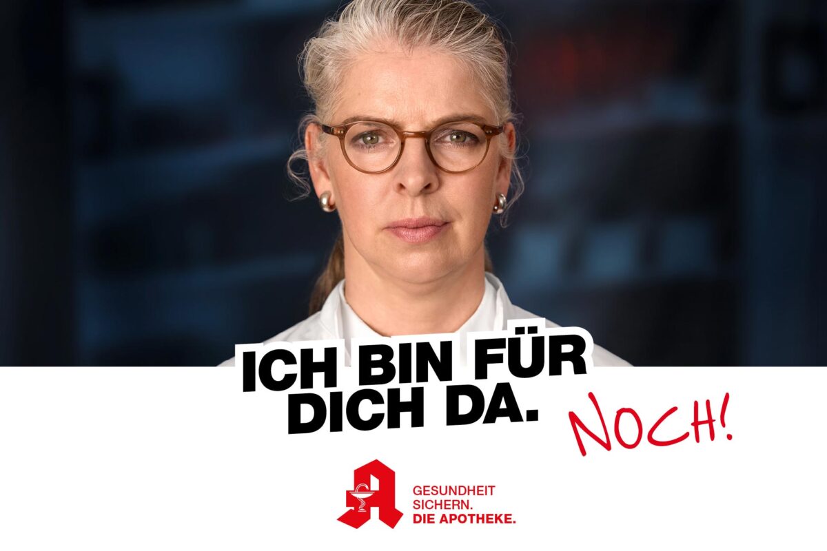 Anzeige Apothekerkammer: Eine Apothekerin hofft, dass sie weiterhin für ihre Kund:innen da sein kann
