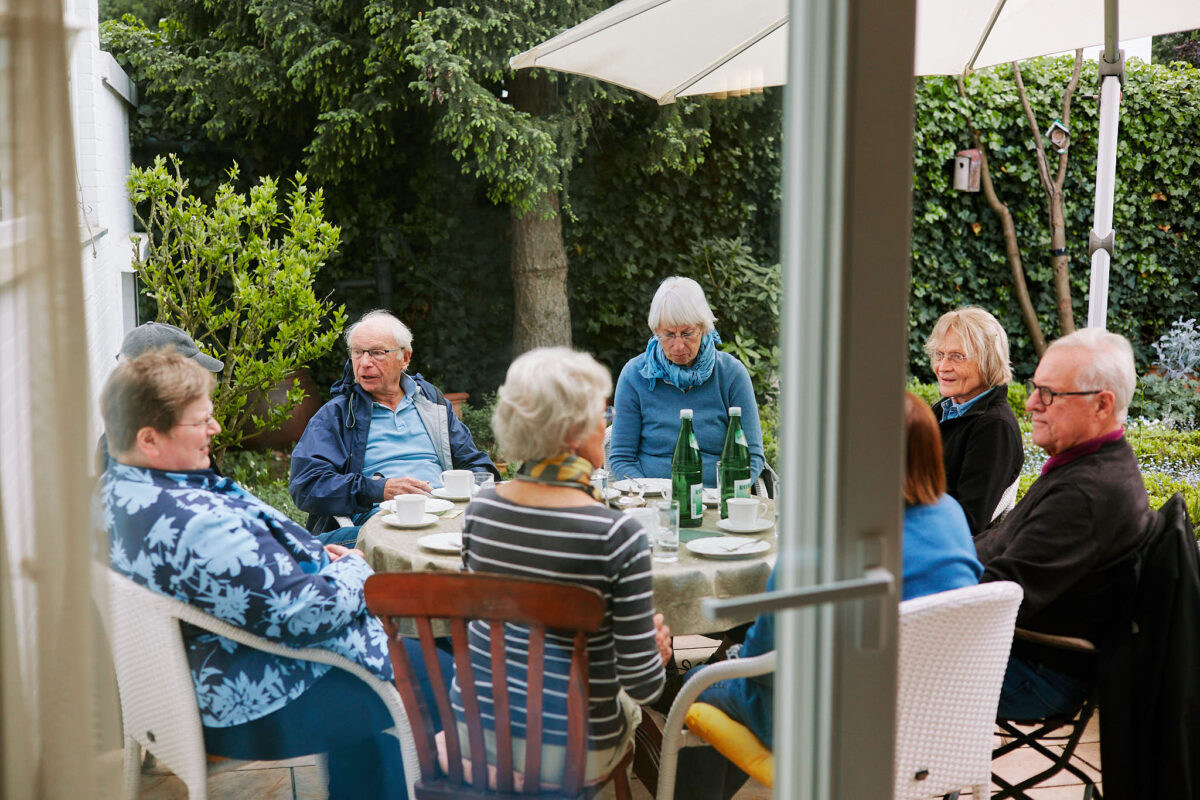 Civilclub Gruppe, Präsidentin links