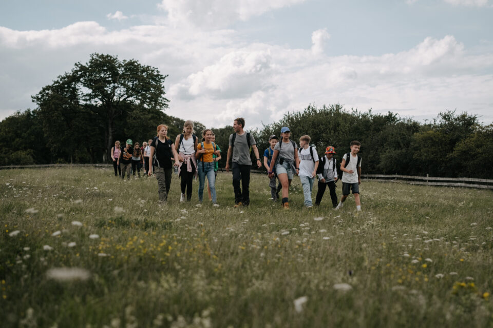Dreistündige Wanderung zum Camp