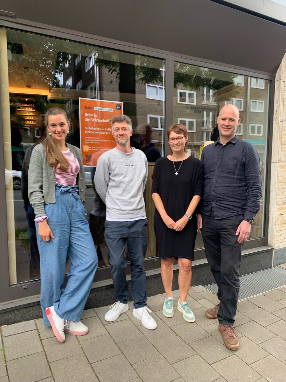 Foto mit Paula Menninghaus (Strong Partners), Jonas Heeke (liba), Stefanie Walkenhorst (RUMS) und Götz Grommek (RUMS)