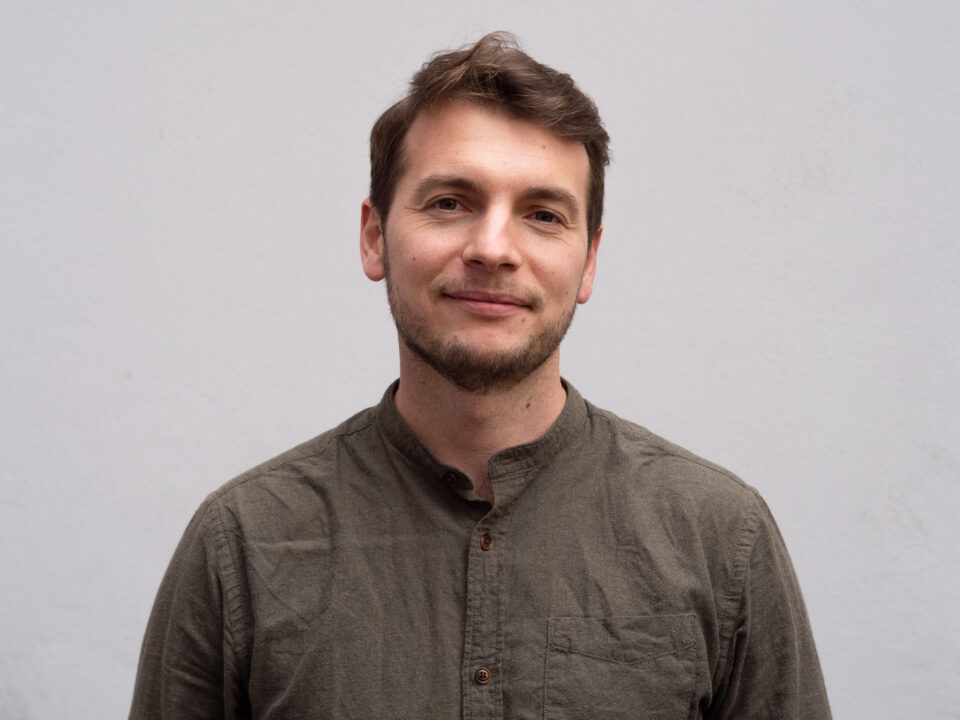 Portraitfoto von Jorim Gerrard von der Finanzwende